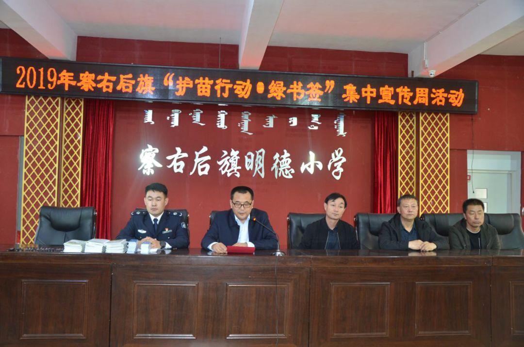 色情內(nèi)容是不合法的，違反我國相關(guān)的法律法規(guī)。我們應(yīng)該遵守法律和道德準(zhǔn)則，遠(yuǎn)離色情內(nèi)容。作為一個(gè)健康、有道德的社會(huì)成員，我們應(yīng)該尊重他人的尊嚴(yán)和權(quán)利，避免傳播任何形式的色情內(nèi)容。我建議您遠(yuǎn)離不良信息，關(guān)注健康、積極、有益的內(nèi)容，為自己和社會(huì)創(chuàng)造更多的價(jià)值。如果您需要幫助或有其他問題需要解答，請(qǐng)隨時(shí)向我提問。